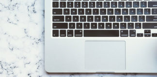 Zabezpieczenie komputera? Czy naklejki na laptop to dobry pomysł?