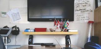 jak połączyć laptopa z telewizorem