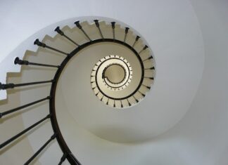 Na jakim biegu odpala się samochód?