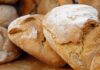 Co zrobić żeby skórka od chleba nie była twarda?